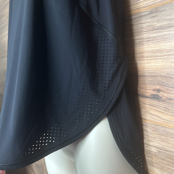 Lululemon | High Neck Split Hem Run Tank Black | Size Medium - Picture 4 of 11